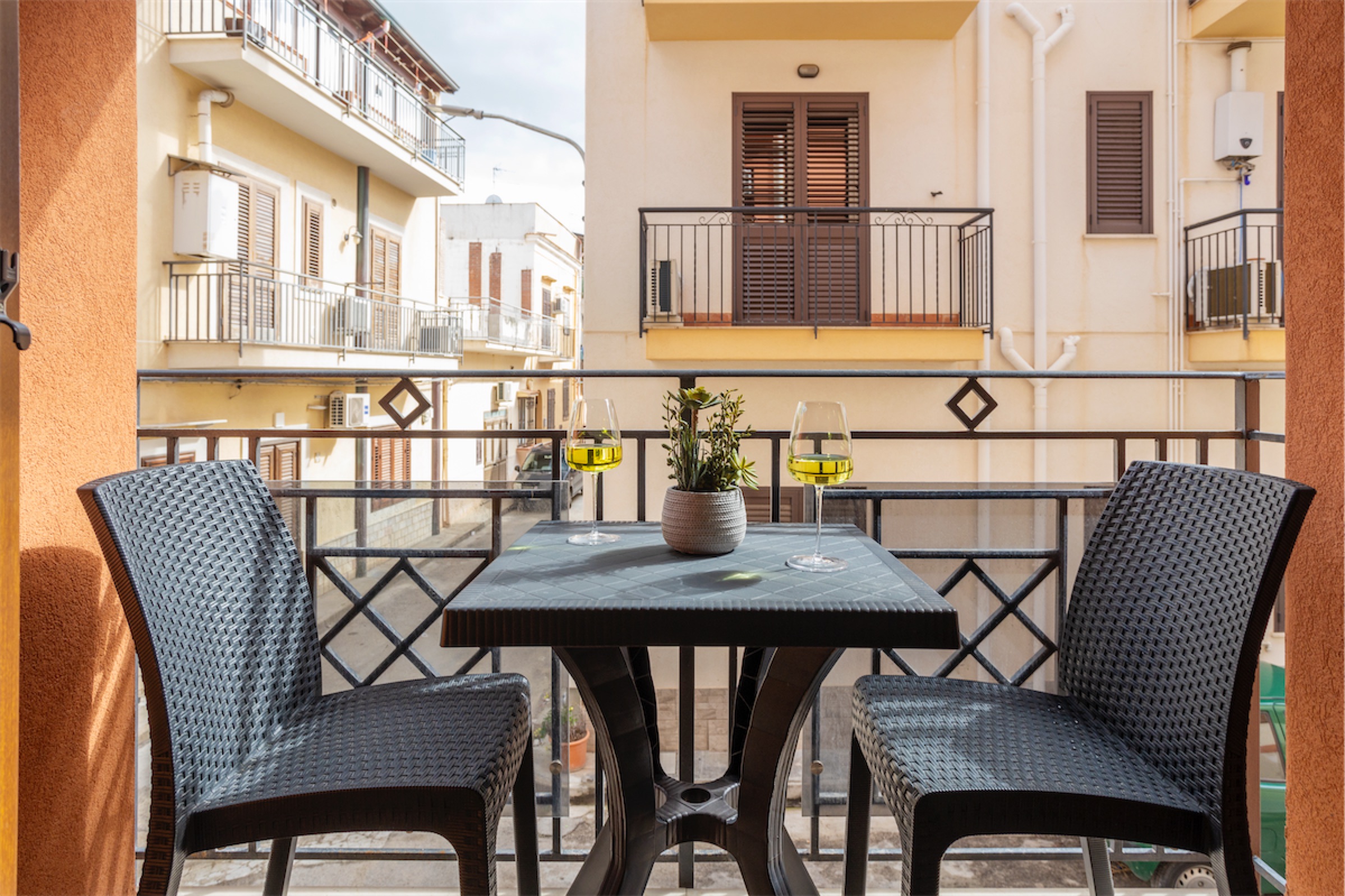 <b>Click to open image!</b> <b>Navigation tip:</b> Hover mouse on top of the right or left side of the image to see the next or previous image respectively.<br /><br />You are browsing images from the article:<br /><span class="sigProPopupCaption"></span>