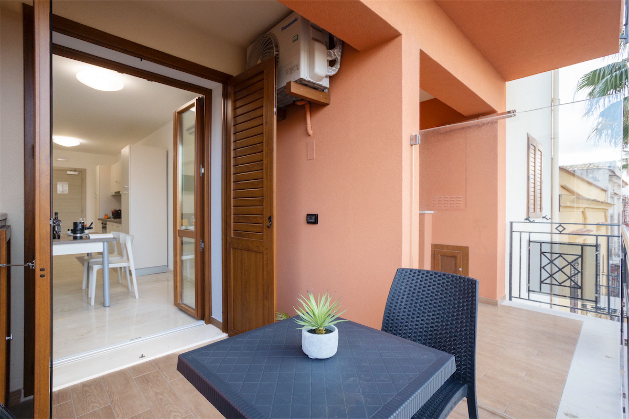 <b>Click to open image!</b> <b>Navigation tip:</b> Hover mouse on top of the right or left side of the image to see the next or previous image respectively.<br /><br />You are browsing images from the article:<br /><span class="sigProPopupCaption"></span>