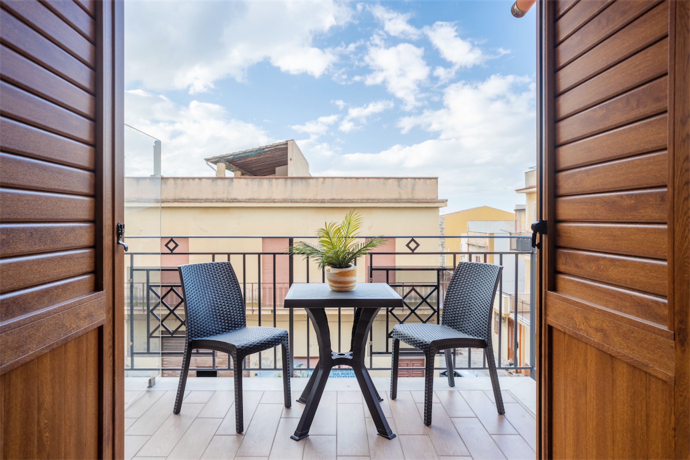 <b>Click to open image!</b> <b>Navigation tip:</b> Hover mouse on top of the right or left side of the image to see the next or previous image respectively.<br /><br />You are browsing images from the article:<br /><span class="sigProPopupCaption"></span>