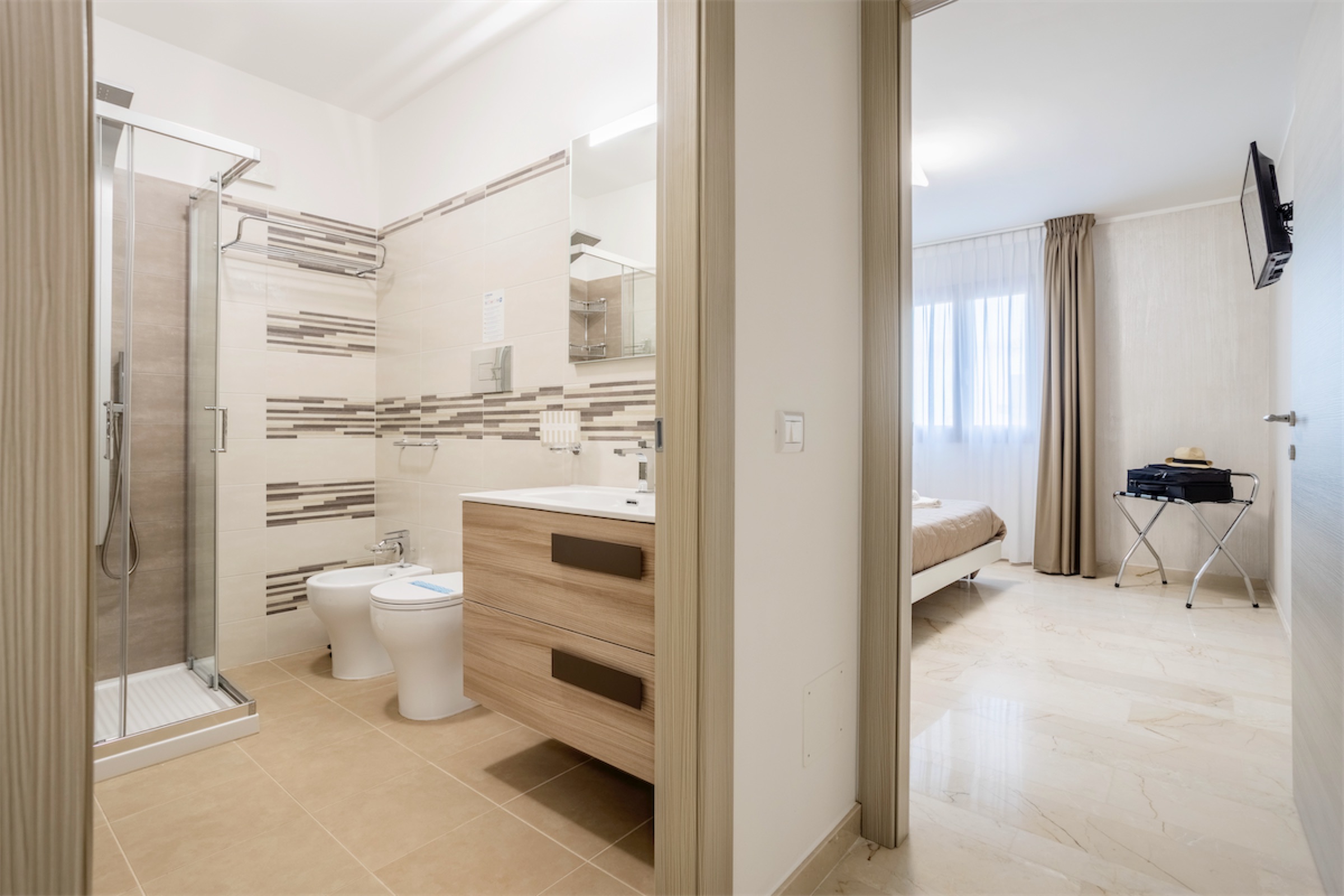 <b>Click to open image!</b> <b>Navigation tip:</b> Hover mouse on top of the right or left side of the image to see the next or previous image respectively.<br /><br />You are browsing images from the article:<br /><span class="sigProPopupCaption"></span>