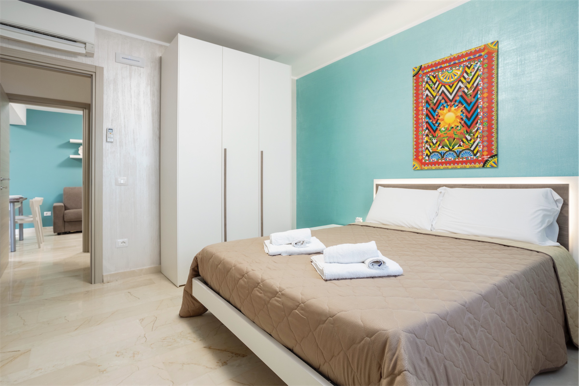 <b>Click to open image!</b> <b>Navigation tip:</b> Hover mouse on top of the right or left side of the image to see the next or previous image respectively.<br /><br />You are browsing images from the article:<br /><span class="sigProPopupCaption"></span>