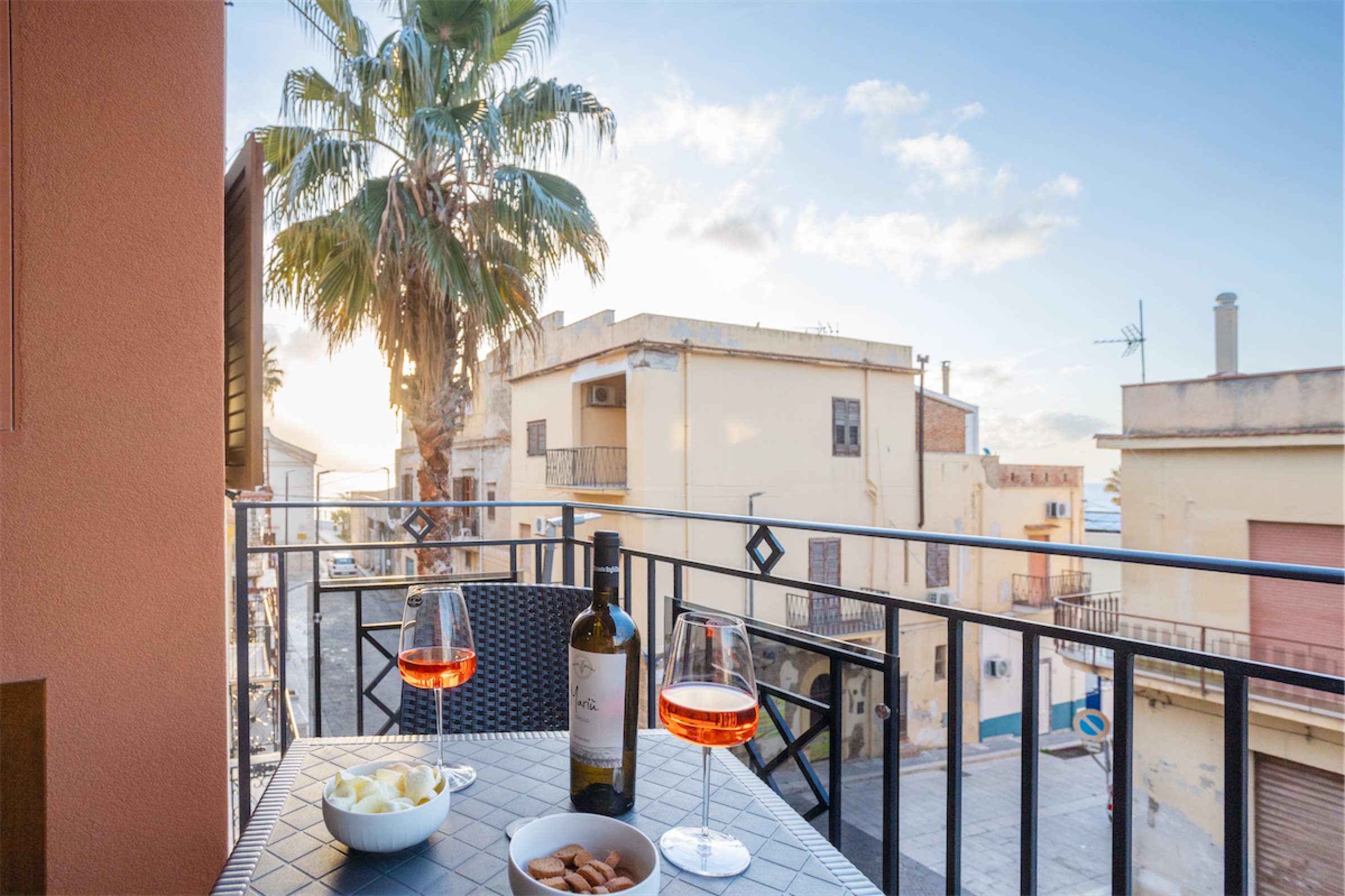 <b>Click to open image!</b> <b>Navigation tip:</b> Hover mouse on top of the right or left side of the image to see the next or previous image respectively.<br /><br />You are browsing images from the article:<br /><span class="sigProPopupCaption"></span>